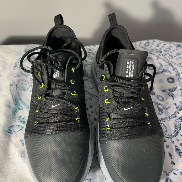 Women’s Nike Golf Shoes - Picture 3 of 5